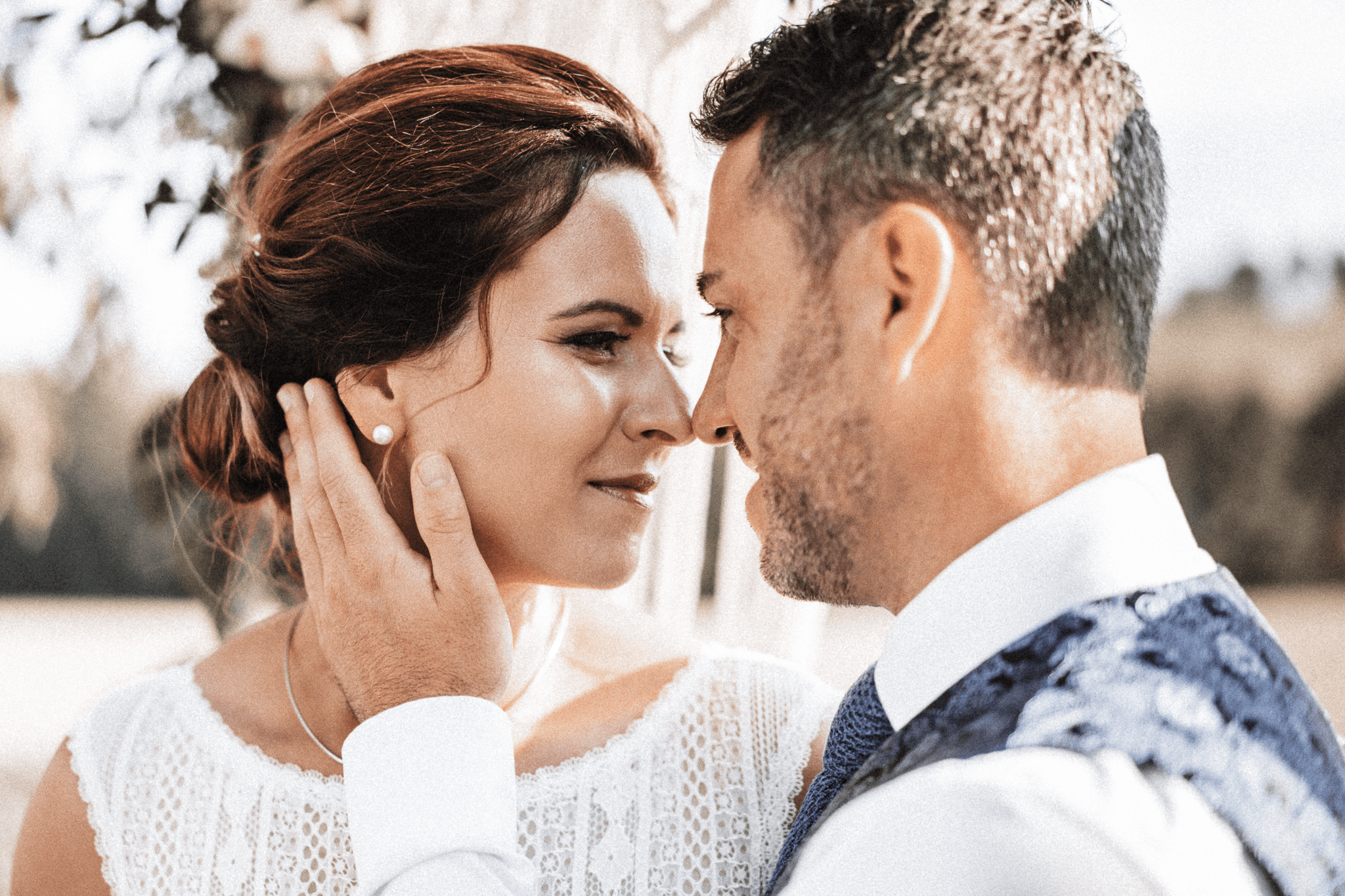 brautatelier-ried-styled shooting-fellnerhof-eva-couple shot-boho-detail-3-min