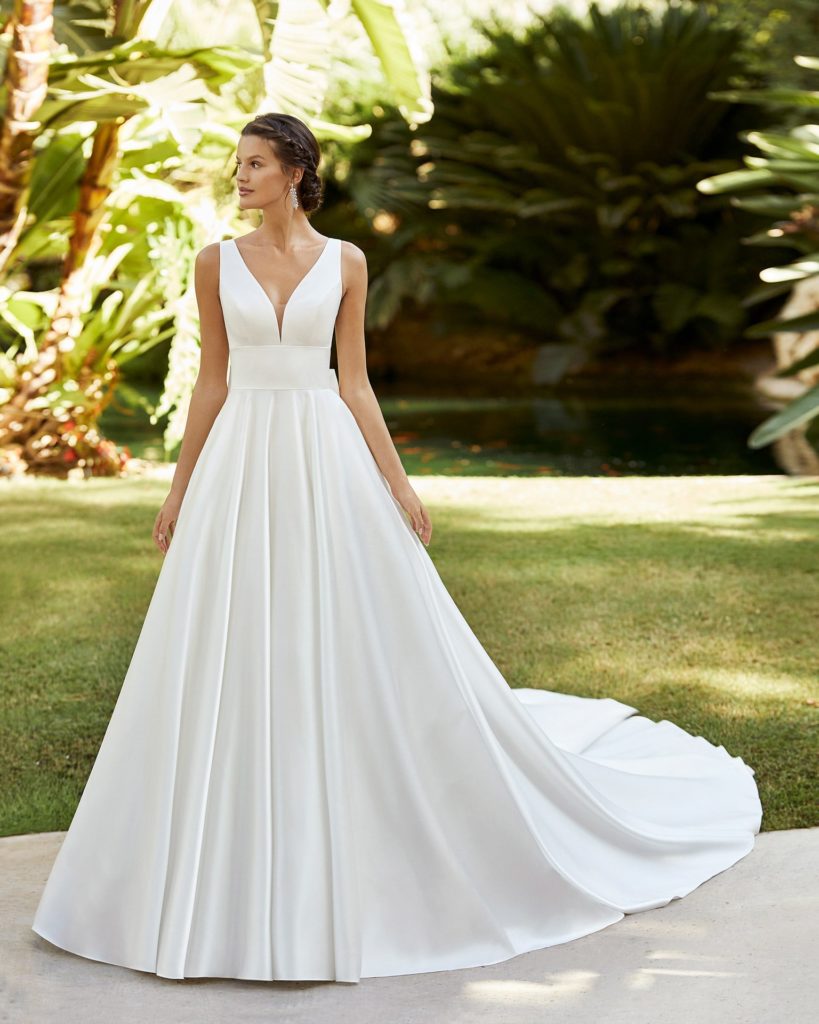brautatelier ried-adriana alier-rosa clara group-brautkleid-5N150-zuley-schleife-mikado-vorne-1-min