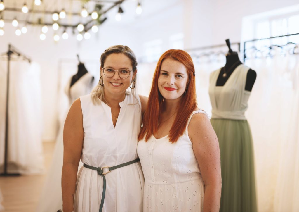 brautatelier ried-stephanie und viktoria-1 brautatelier ried-stephanie und viktoria-1