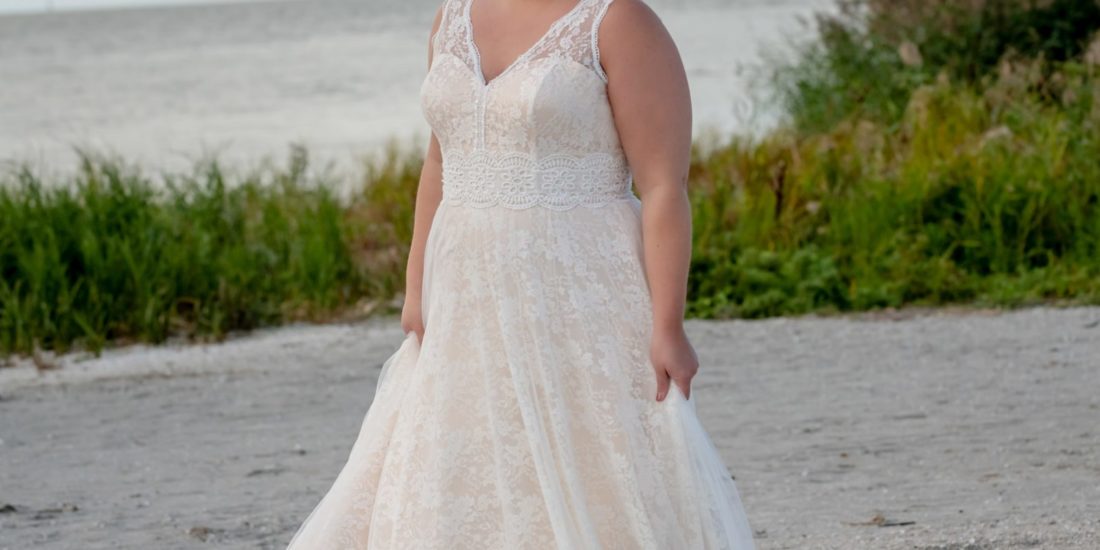 brautatelier ried-curvy bride collection-bridalstar-Gitte-boho-all over spitze-vorne-1-min