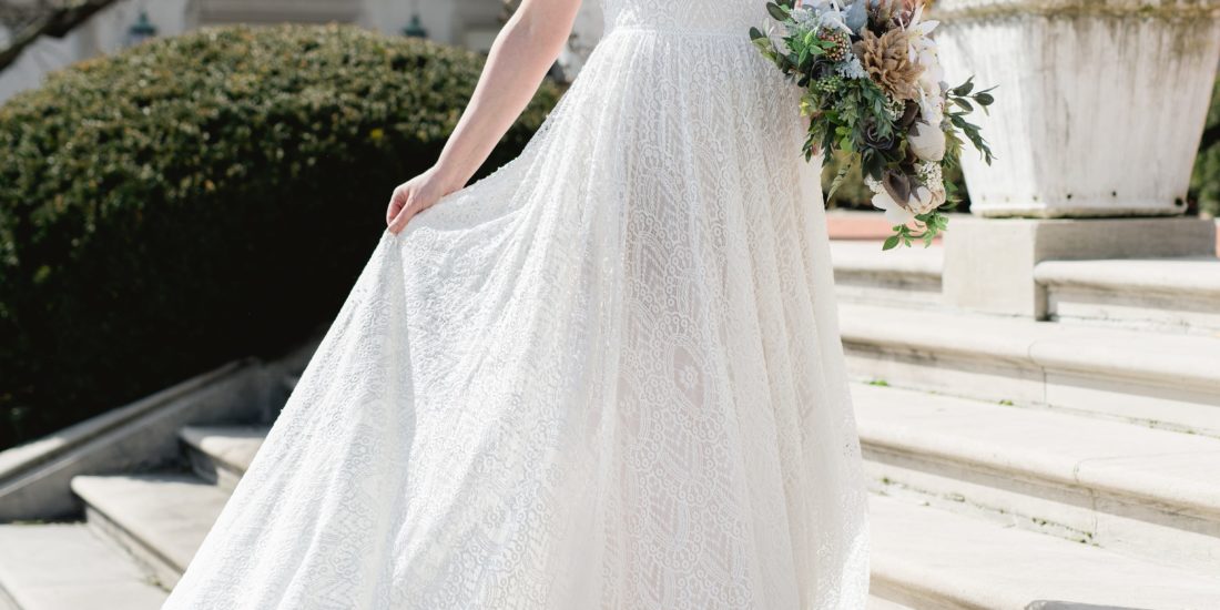 brautatelier ried-curvy collection-chic nostalgia-sophia-boho brautkleid-perlen-vorne-1-min