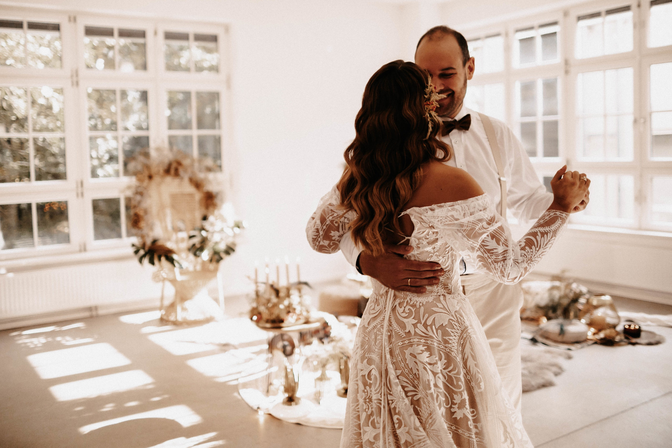 brautatelier ried-styled shooting-muenchen-couple shot-wedding dance-1-min