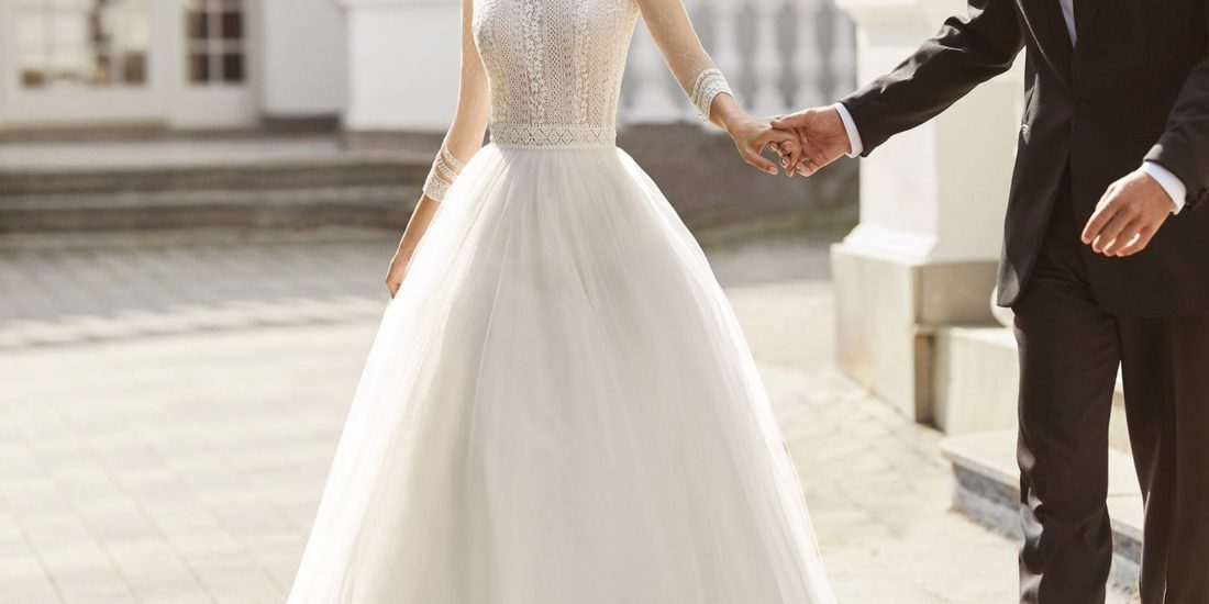 adriana alier_brautatelier ried_brautkleid_sedna_6N129_langarm_tüllrock_spitze_karree rücken_a linie_rundhals_auschnitt_vorne_1-min