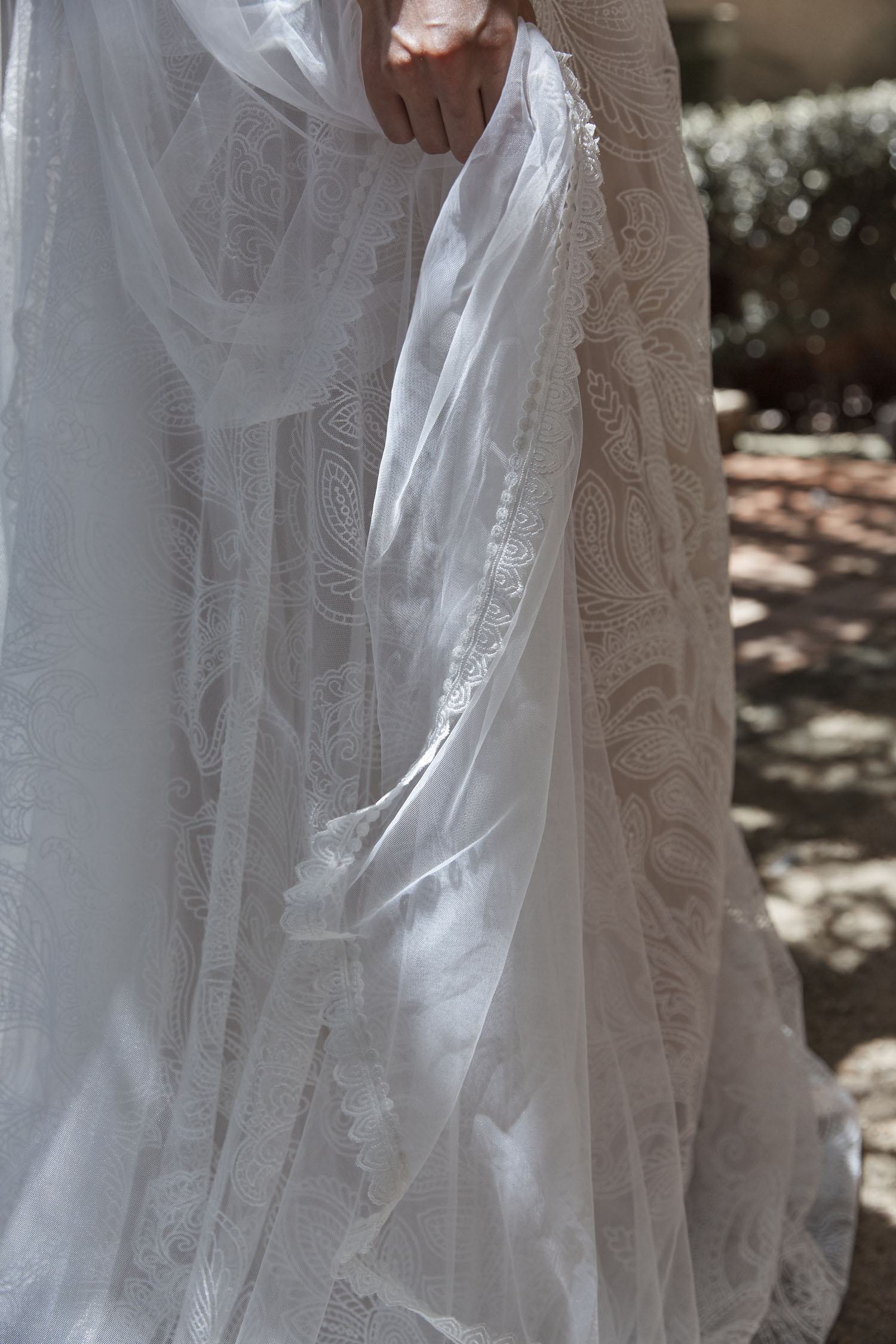 evie young_brautatelier ried_lotus_ey240_brautkleid_vintage_herzausschnitt_ivory_latte_trägerlos_details_5-min