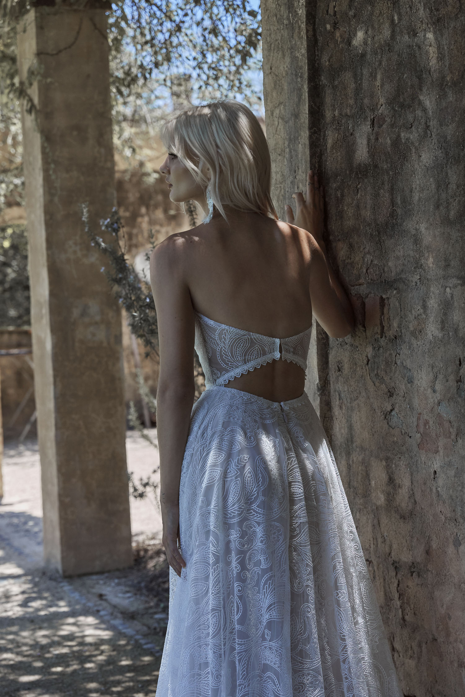 evie young_brautatelier ried_lotus_ey240_brautkleid_vintage_herzausschnitt_ivory_latte_trägerlos_ruecken_1