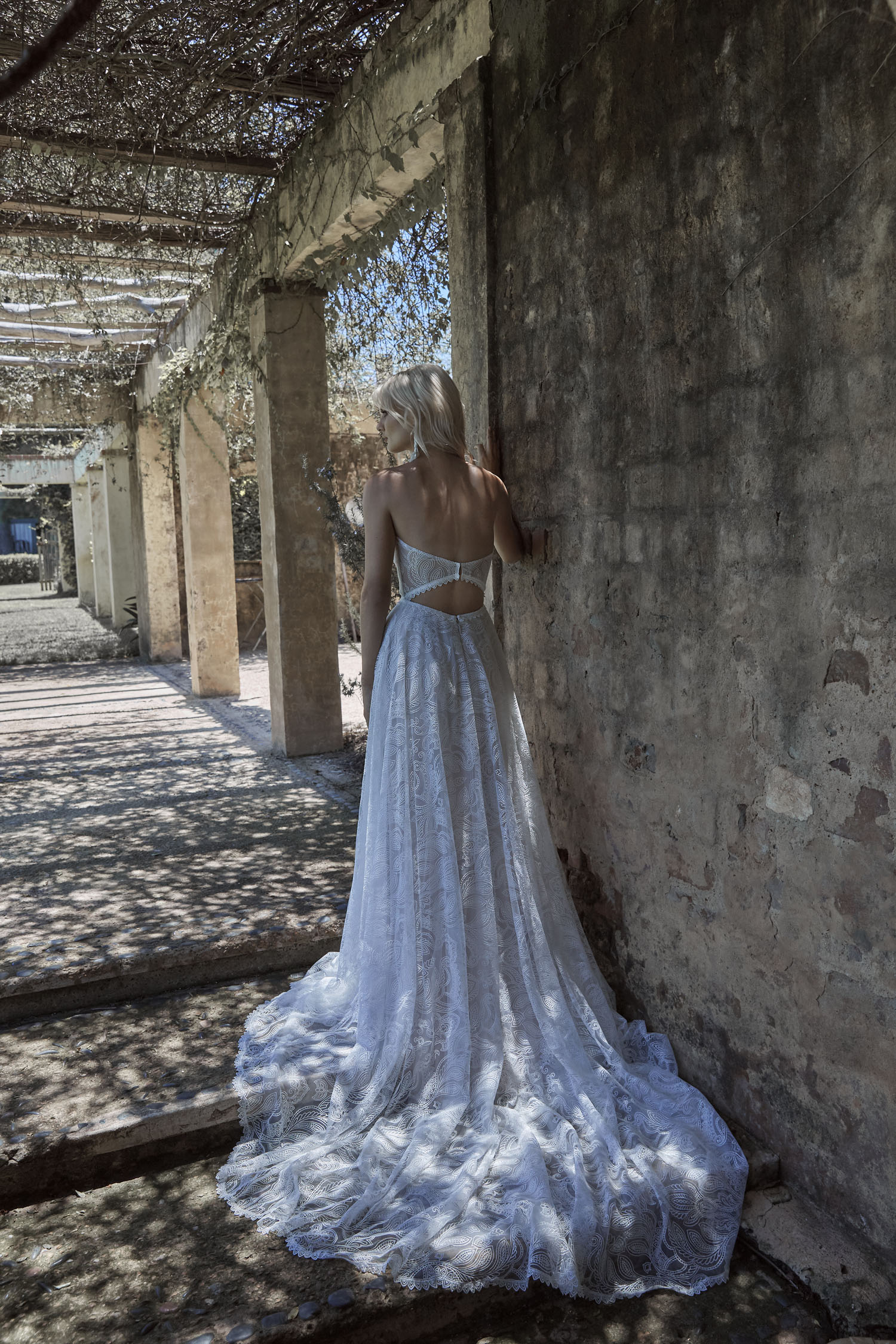evie young_brautatelier ried_lotus_ey240_brautkleid_vintage_herzausschnitt_ivory_latte_trägerlos_ruecken_2