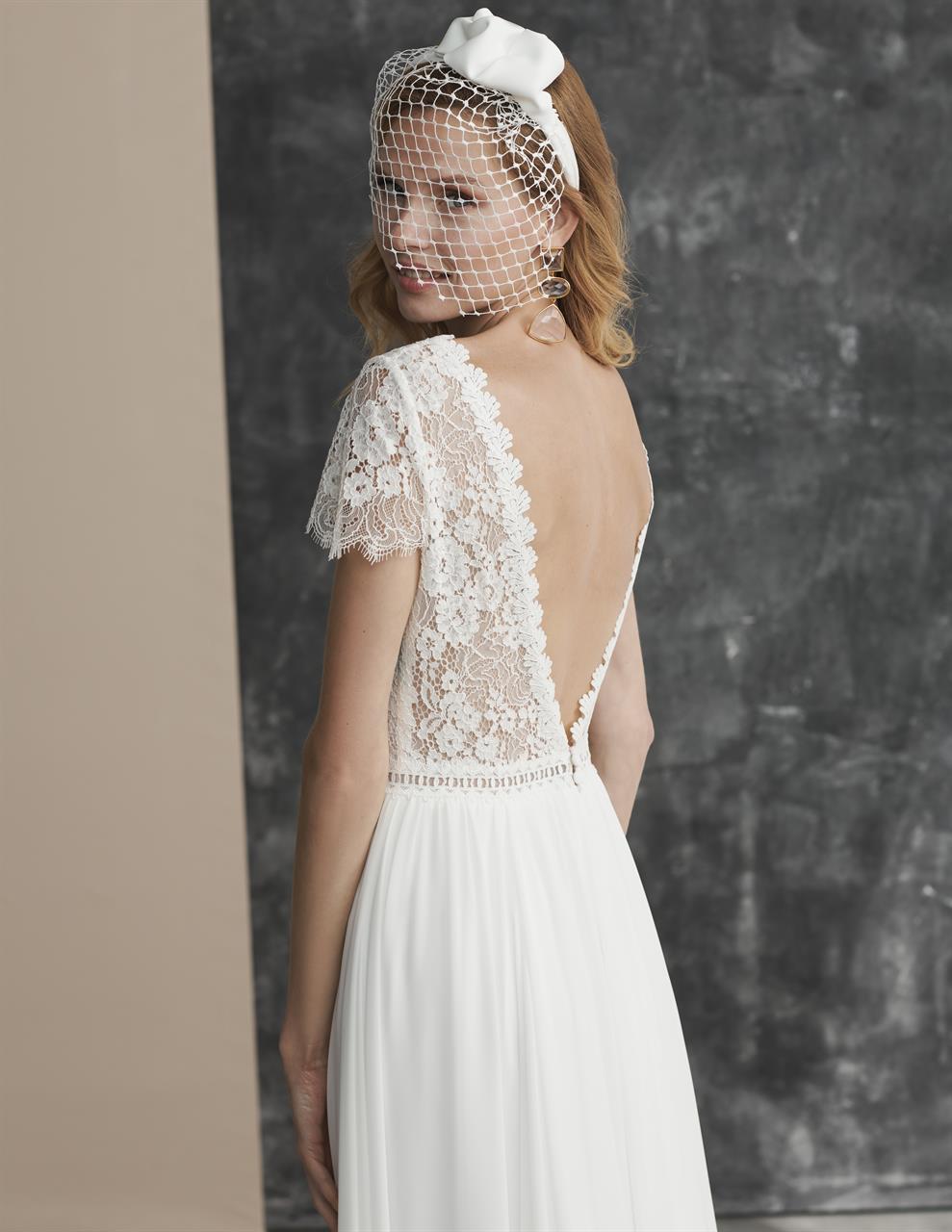 marylise_brautatelier ried_amise_brautkleid_spitzen top_chiffon rock_hochgeschlossen_kurze ärmel_v rücken_ruecken_2