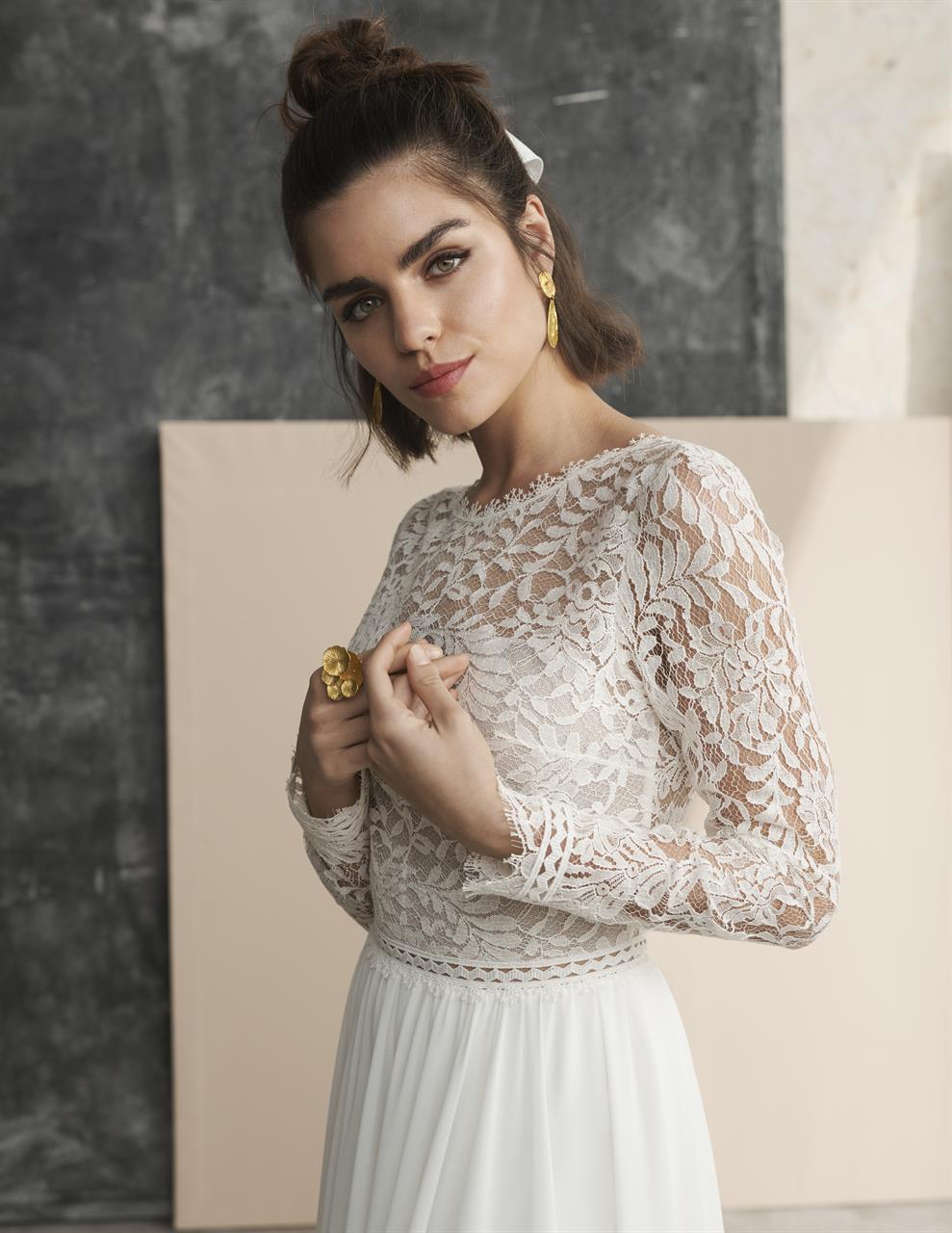 marylise_brautatelier ried_artemis_brautkleid_chiffon rock_schlitz_schleppe_spitze_vorne geschlossen_lange ärmel_details_1