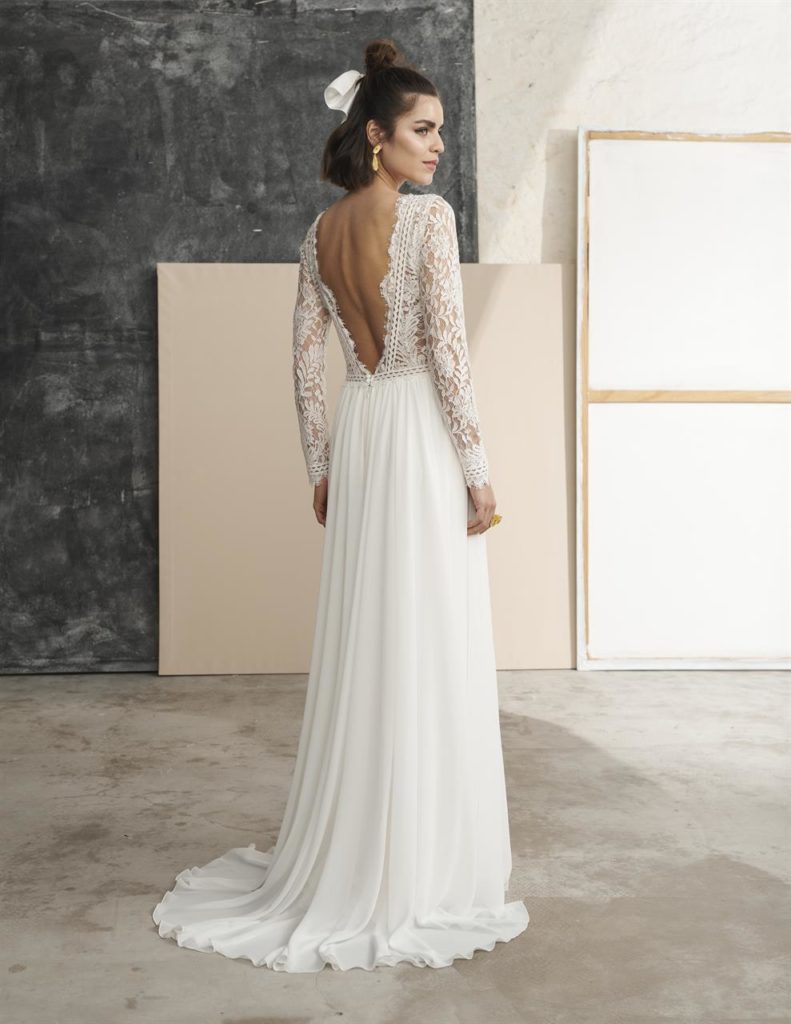 marylise_brautatelier ried_artemis_brautkleid_chiffon rock_schlitz_schleppe_spitze_vorne geschlossen_lange ärmel_ruecken_1
