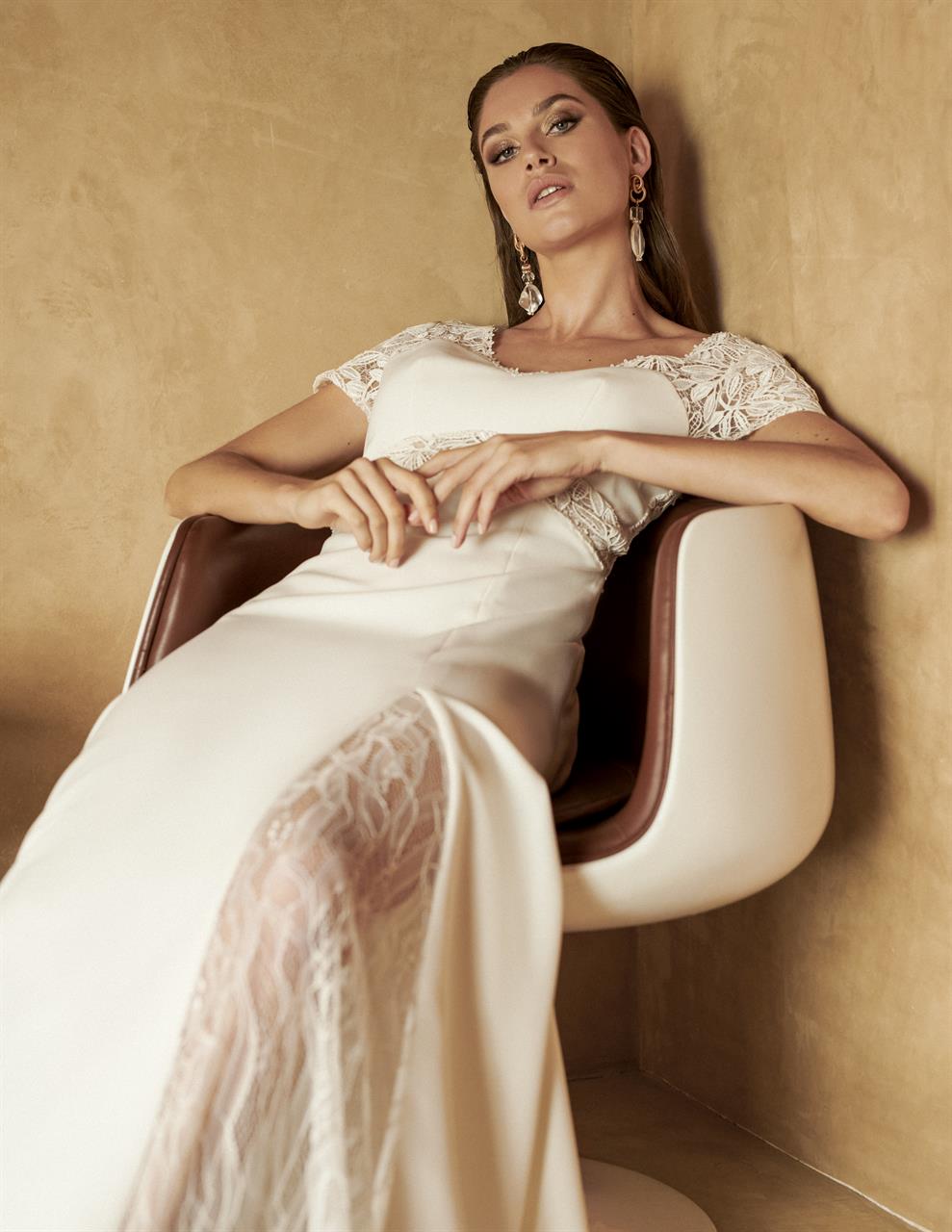 marylise_brautatelier ried_odelle_brautkleid_v ausschnitt_spitze_v rücken_spitzen rock_ivory_kurze spitzenärmel_details_3