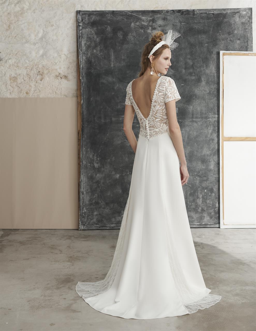 marylise_brautatelier ried_odelle_brautkleid_v ausschnitt_spitze_v rücken_spitzen rock_ivory_kurze spitzenärmel_rücken_1