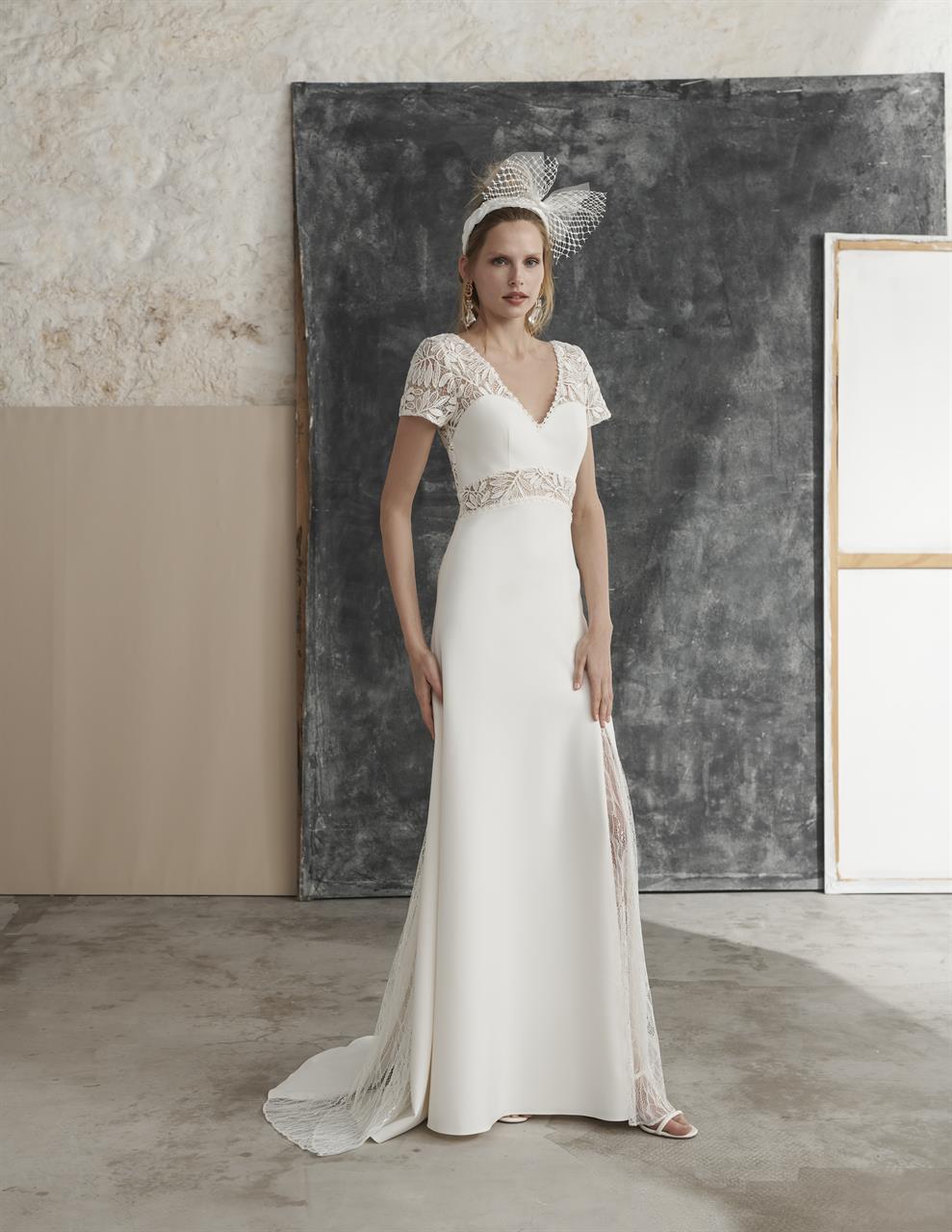 marylise_brautatelier ried_odelle_brautkleid_v ausschnitt_spitze_v rücken_spitzen rock_ivory_kurze spitzenärmel_vorne_1