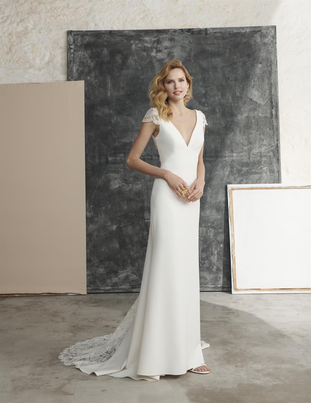marylise_brautatelier ried_yalena_brautkleid_meerjungfrau_spitzenärmel_keyhole rücken_schleppe_vorne_1