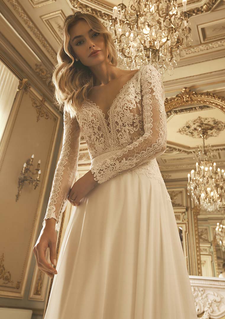 st. patrick_brautatelier ried_pronovias_ebony_ST122BR1.748_brautkleid_offwhite_nude_chiffon_langarm_spitze_details_1-min