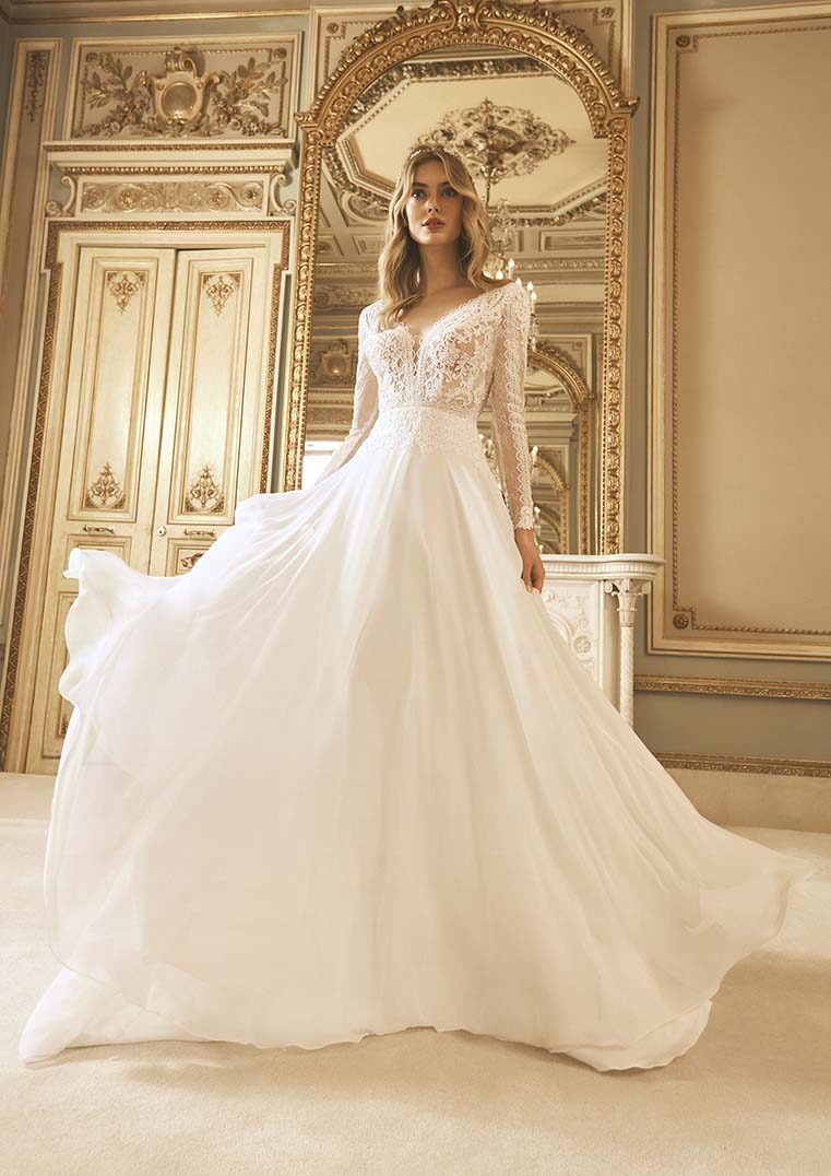 st. patrick_brautatelier ried_pronovias_ebony_ST122BR1.748_brautkleid_offwhite_nude_chiffon_langarm_spitze_vorne_1-min