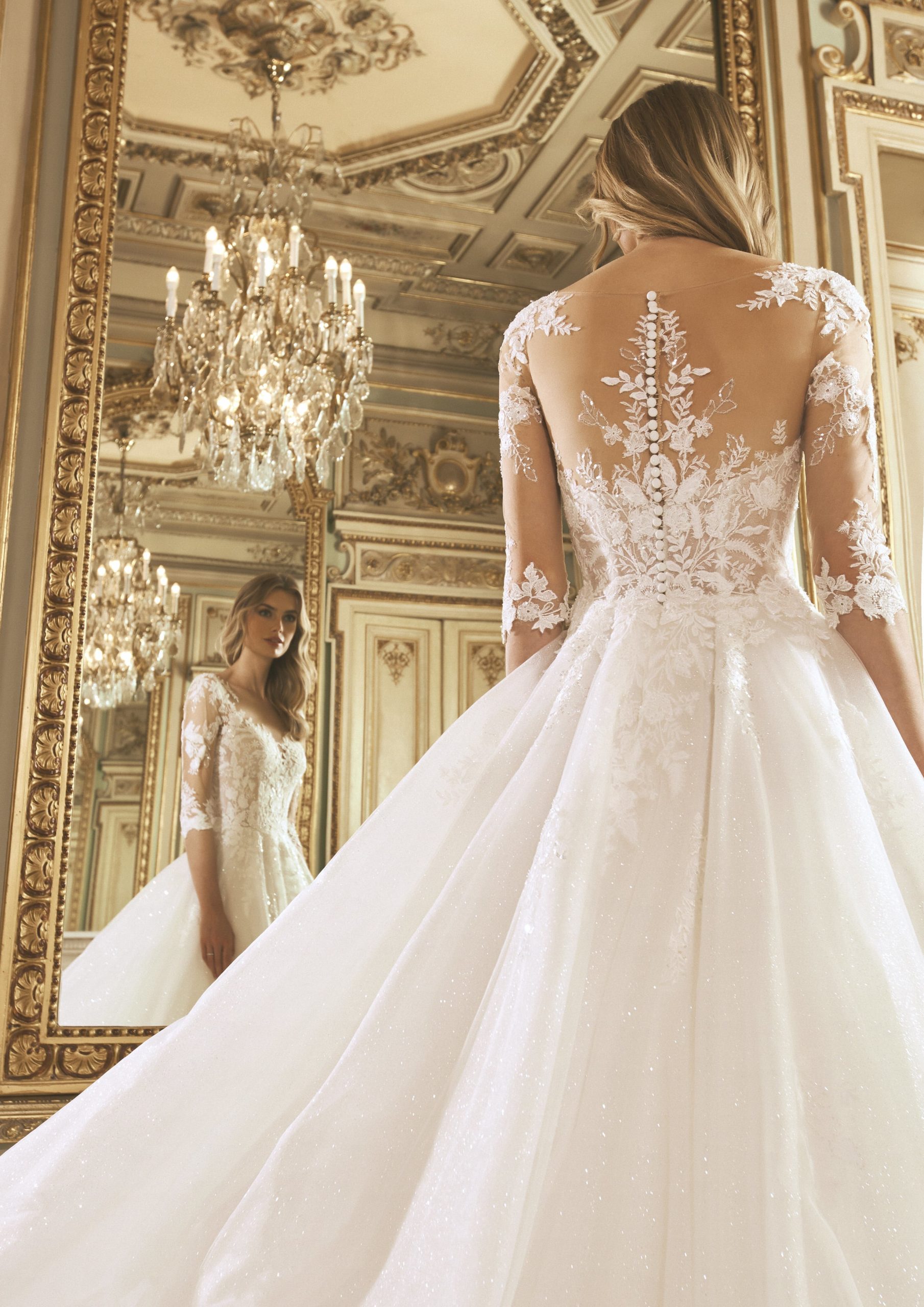 st.patrick_brautatelier ried_pronovias_gulstan_ST122CI1.748_brautkleid_prinzessin_langarm_spitze_glitzertüll_ruecken_1-min