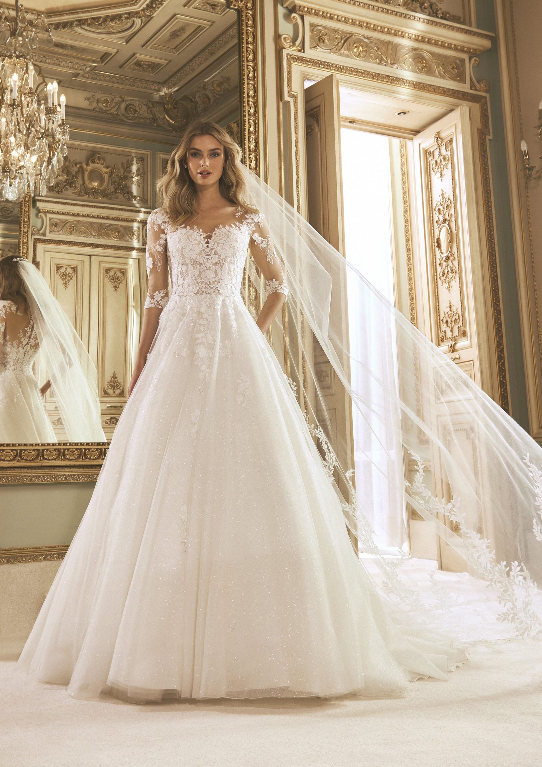st.patrick_brautatelier ried_pronovias_gulstan_ST122CI1.748_brautkleid_prinzessin_langarm_spitze_glitzertüll_vorne_1-min