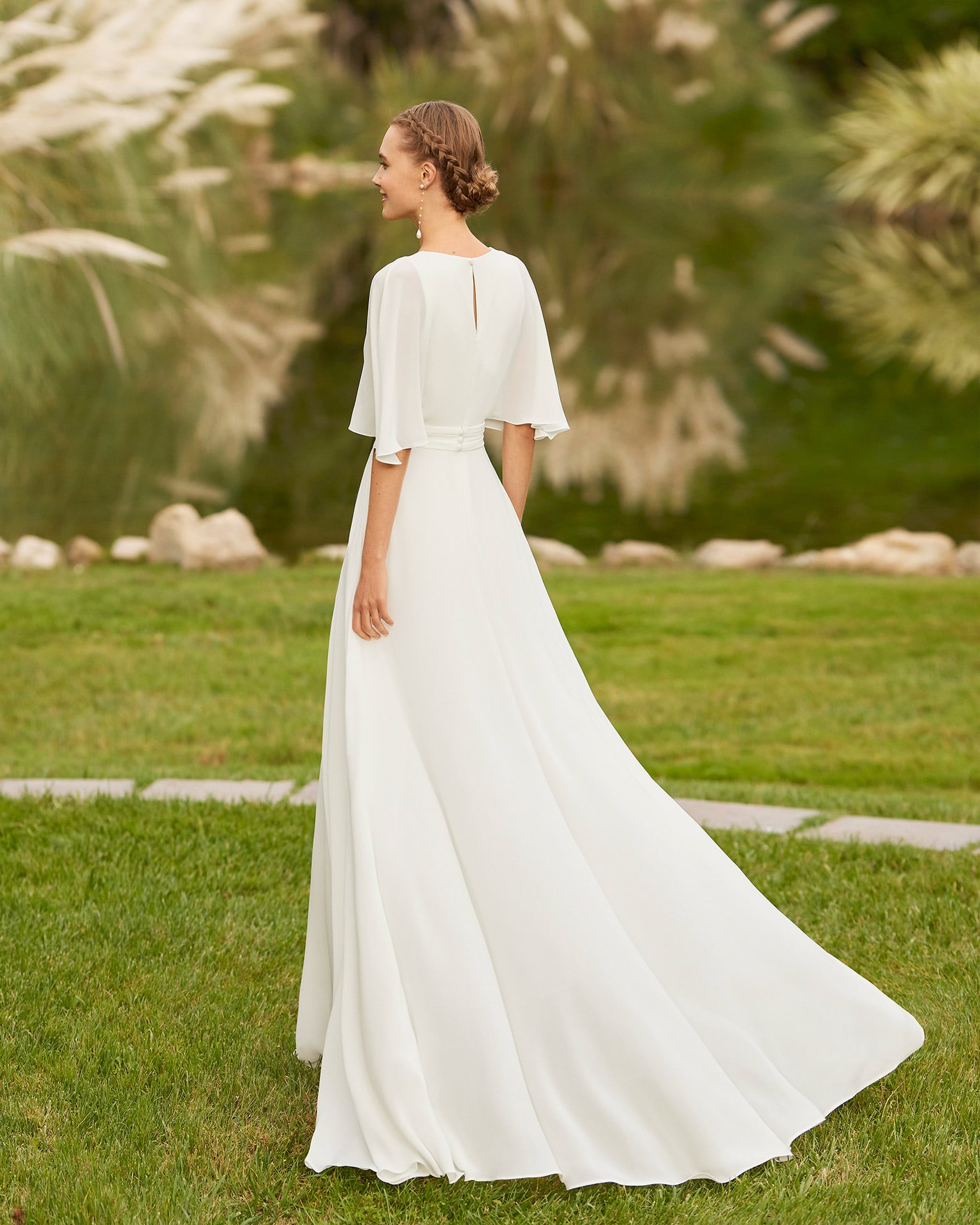 alma novia_brautatelier ried_radja_7B103_brautkleid_jumpsuit_chiffon_aermel_langarm_klassisch_ivory_ruecken_1-min