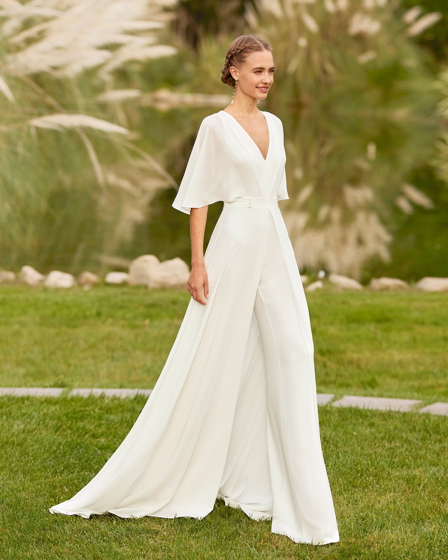 alma novia_brautatelier ried_radja_7B103_brautkleid_jumpsuit_chiffon_aermel_langarm_klassisch_ivory_vorne_1-min