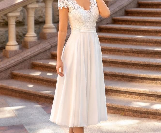 angela bianca_brautatelier ried_1042_brautkleid_kurz_standesamt_chiffon_spitze_aermel_vintage_ivory_vorne_1-min