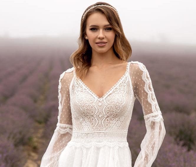 angela bianca_brautatelier ried_1060_brautkleid_boho_puenktchentuell_aermel_langarm_ivory_tuell__details_1-min_geschnitten