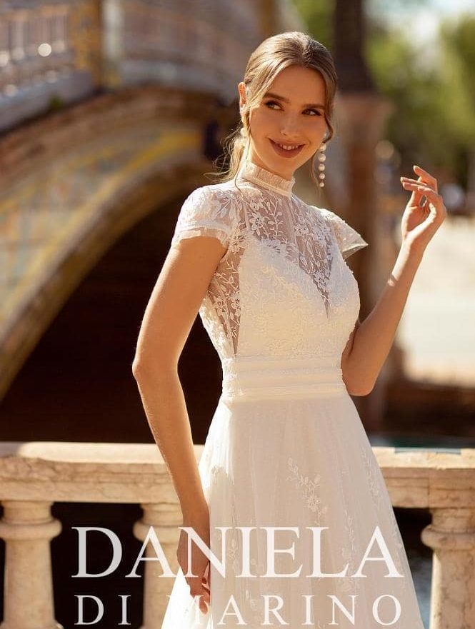 daniela di morino_brautatelier ried_6383_brautkleid_bolero_prinzessin_a-linie_spaghettitraeger_satin_spitze_ivory_tuell_details_1-min