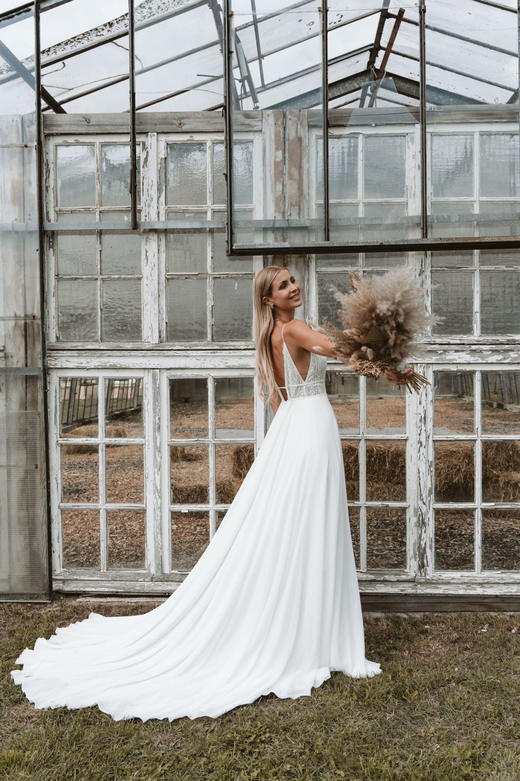 malee_brautatelier ried_bahita_brautkleid_boho_chiffon_spitze_ivory_ruecken_1-min