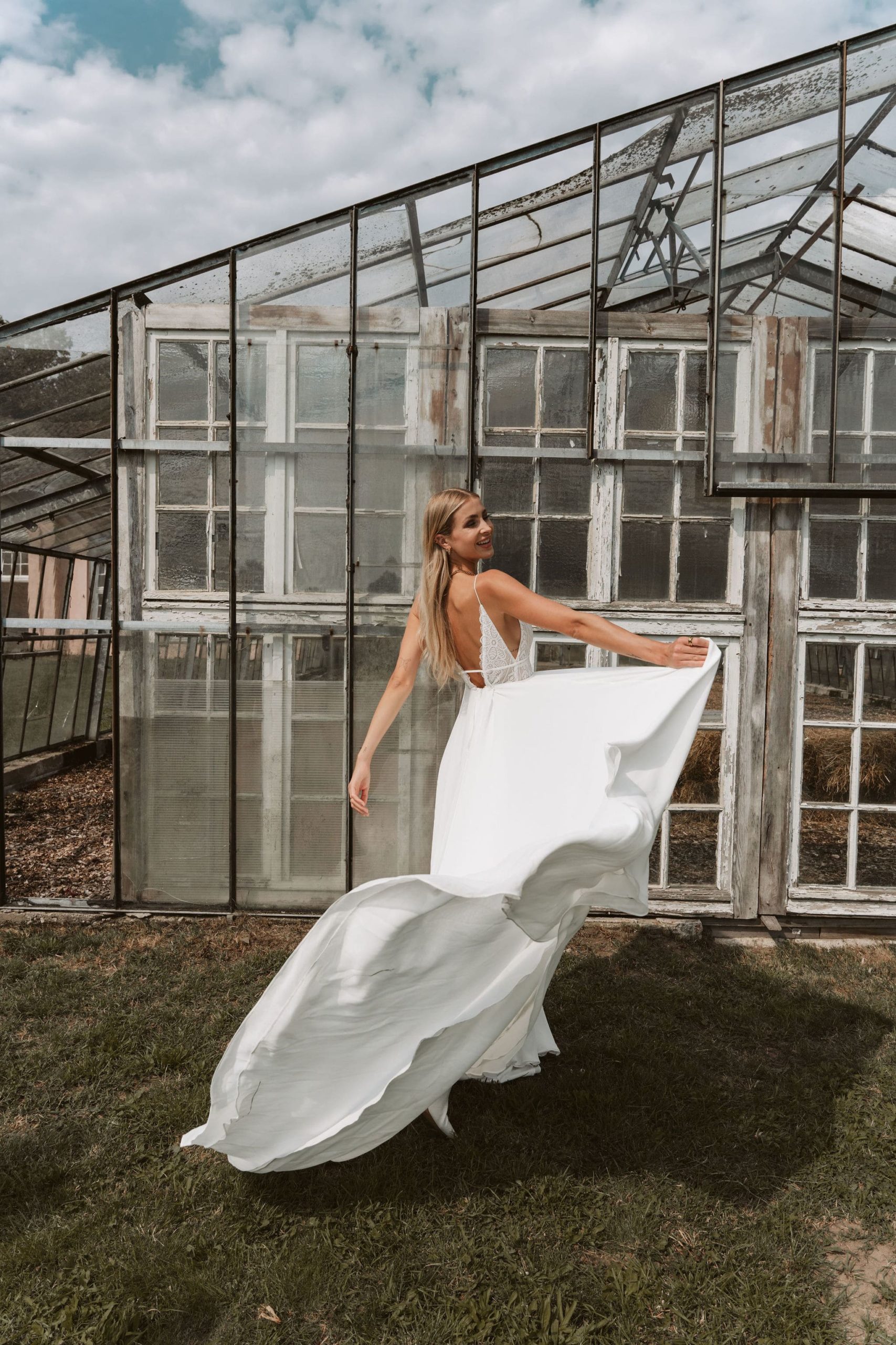 malee_brautatelier ried_bahita_brautkleid_boho_chiffon_spitze_ivory_ruecken_2-min