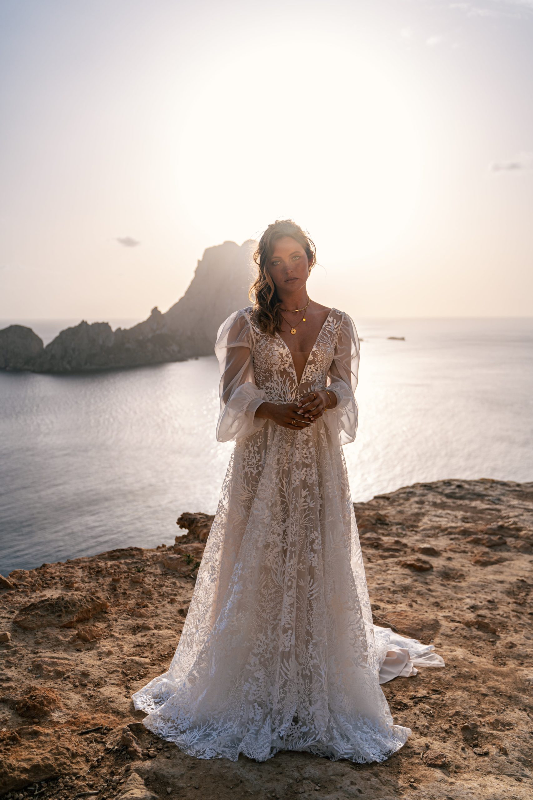 malee_brautatelier ried_chia_brautkleid_vintage_tuell_alloverspitze_abnehmbare aermeln_ivory-sand_vorne_1-min