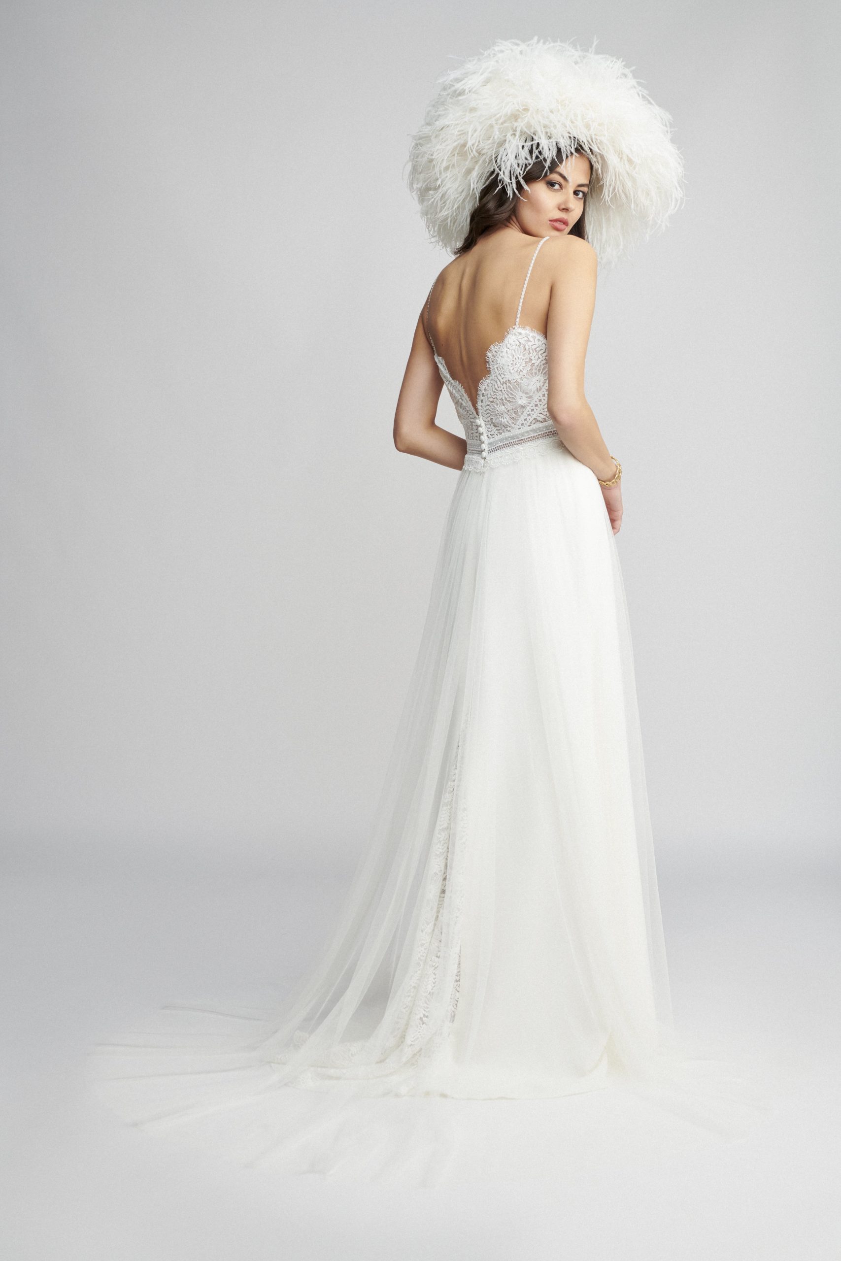 marylise_brautatelier ried_fabienne_brautkleid_boho_vintage_softtuell_spitze_ivory_ruecken_1-min