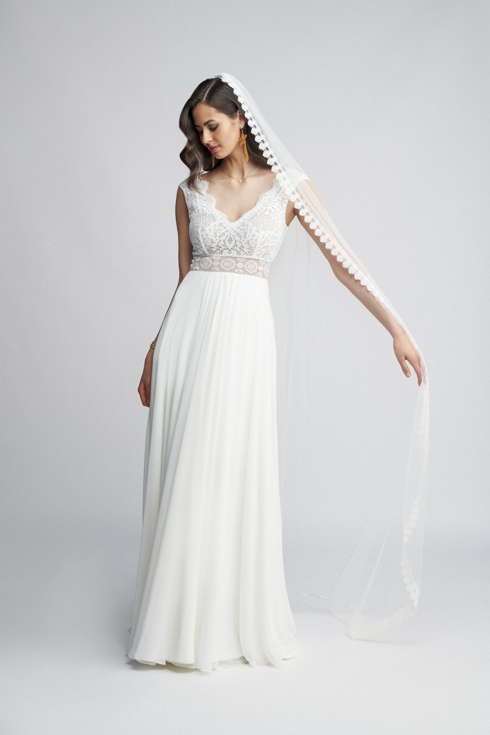 marylise_brautatelier ried_laure_brautkleid_boho_chiffon_spitze_ivory_vorne_1-min