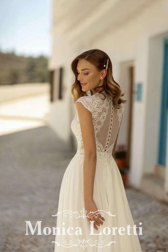 monica loretti_brautatelier ried_8222_brautkleid_boho_chiffon_spitze_ivory_nude_details_2-min