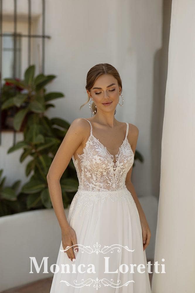 monica loretti_brautatelier ried_8228_brautkleid_vintage_chiffon_spitze_v-ausschnitt_ivory_nude_details_1-min