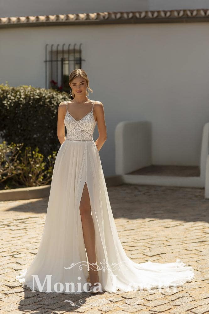 monica loretti_brautatelier ried_8234_brautkleid_a-linie_chiffon_spitze_spaghetti traeger_ivory_nude_vorne_1-min
