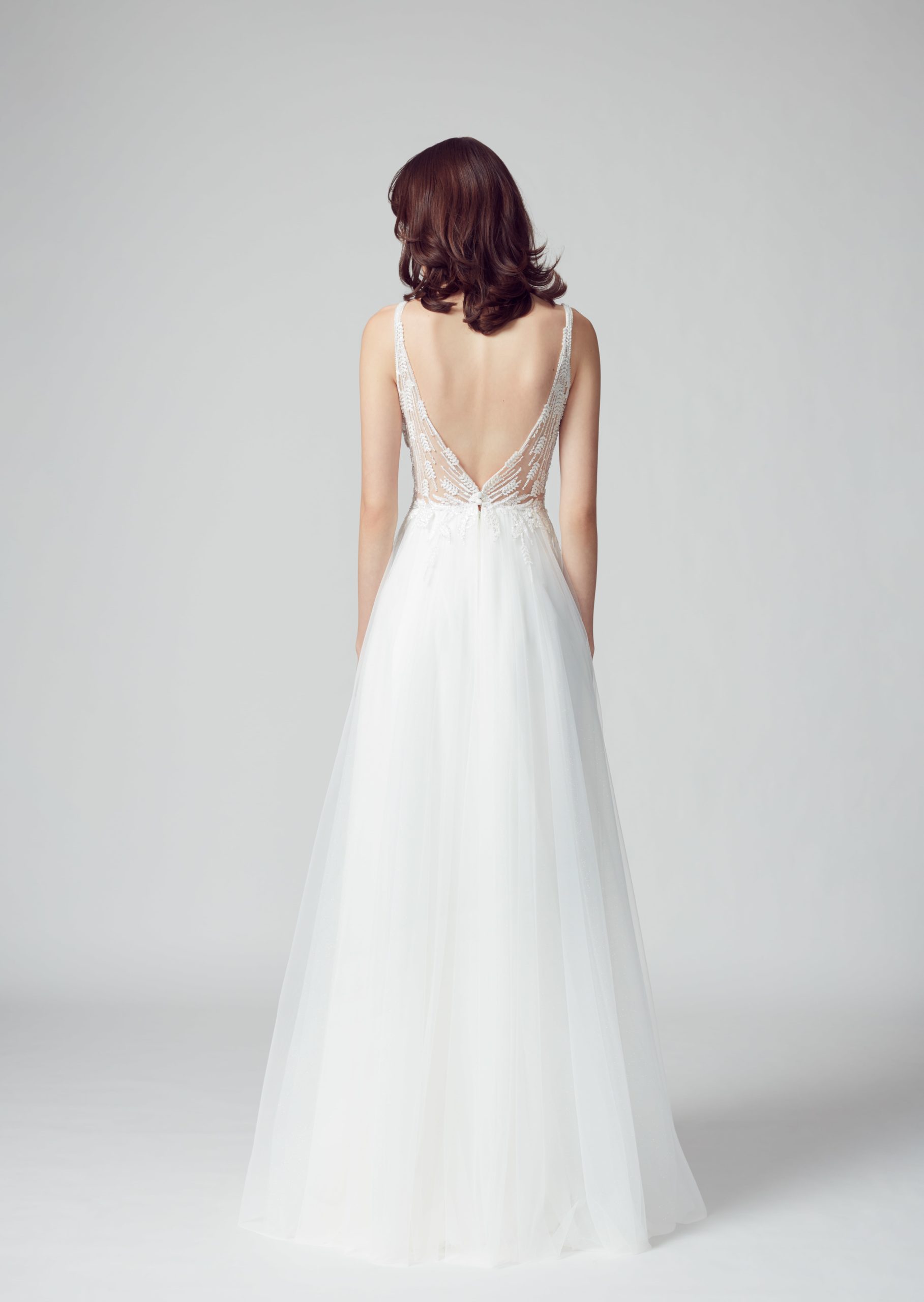 sabe_brautatelier ried_charm_brautkleid_prinzessin_softtuell_bluetenspitze_ivory_ruecken_1-min
