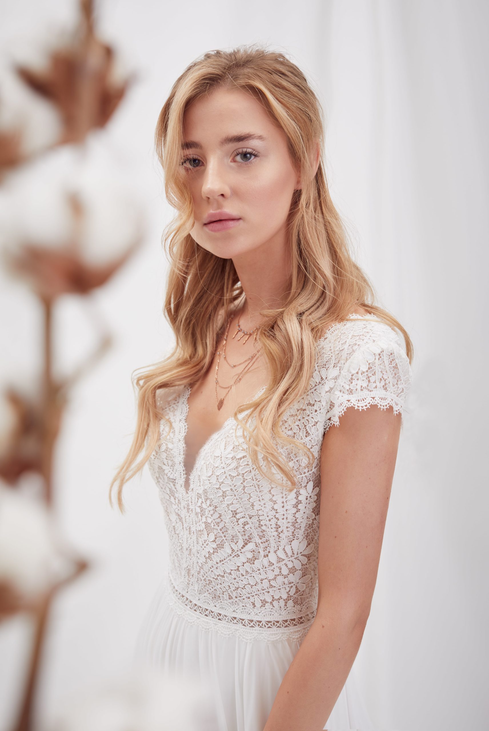 sabe_brautatelier ried_rakel_brautkleid_vintage_prinzessin_chiffon_spitze__ivory_vorne_1-min