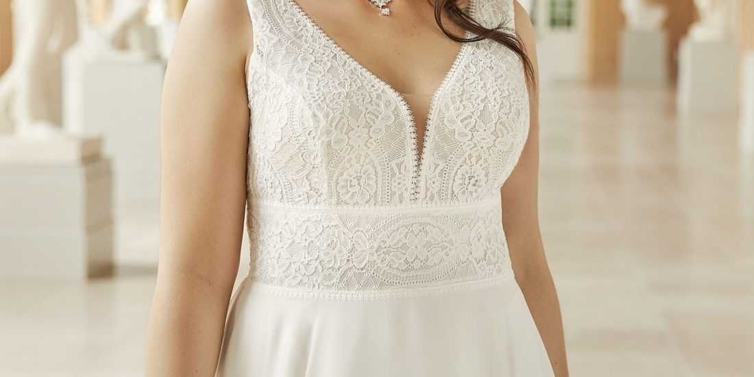 bianco evento_brautatelier ried_vivienne_brautkleid_a-linie_chiffon_spitze_v-ausschnitt_creme_vorne_1-min