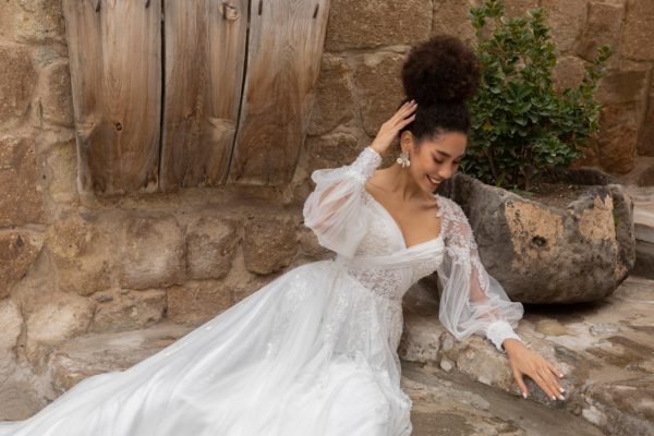 emine yildirim_brautatelier ried_4017_brautkleid_vintage_blaetterspitze_tuell_glitzer_langarm_ivory_a-linie_details_vorne_3-min