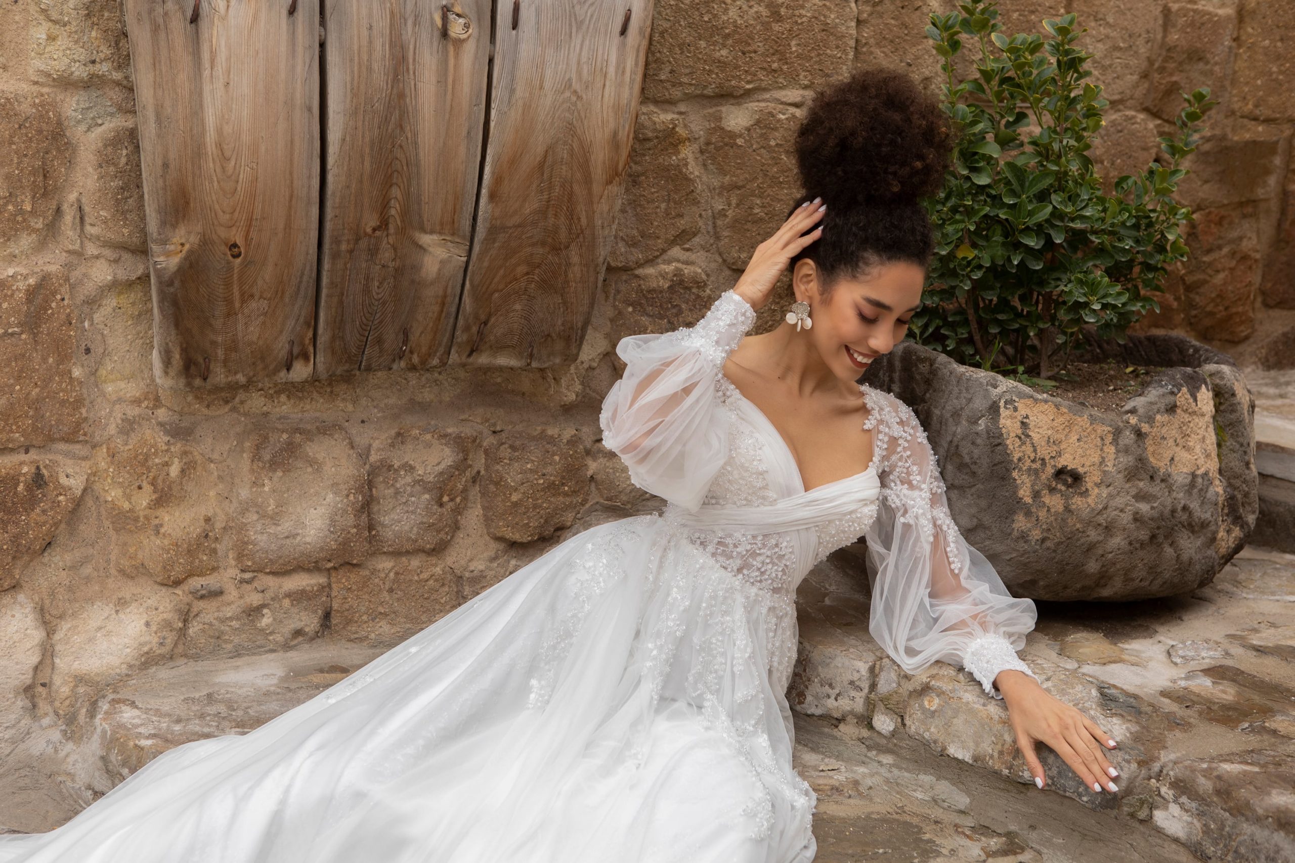 emine yildirim_brautatelier ried_4017_brautkleid_vintage_blaetterspitze_tuell_glitzer_langarm_ivory_a-linie_details_vorne_3-min