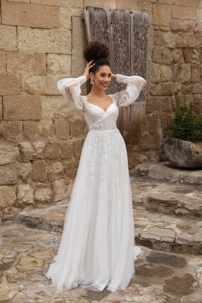 emine yildirim_brautatelier ried_4017_brautkleid_vintage_blaetterspitze_tuell_glitzer_langarm_ivory_a-linie_vorne_22-min