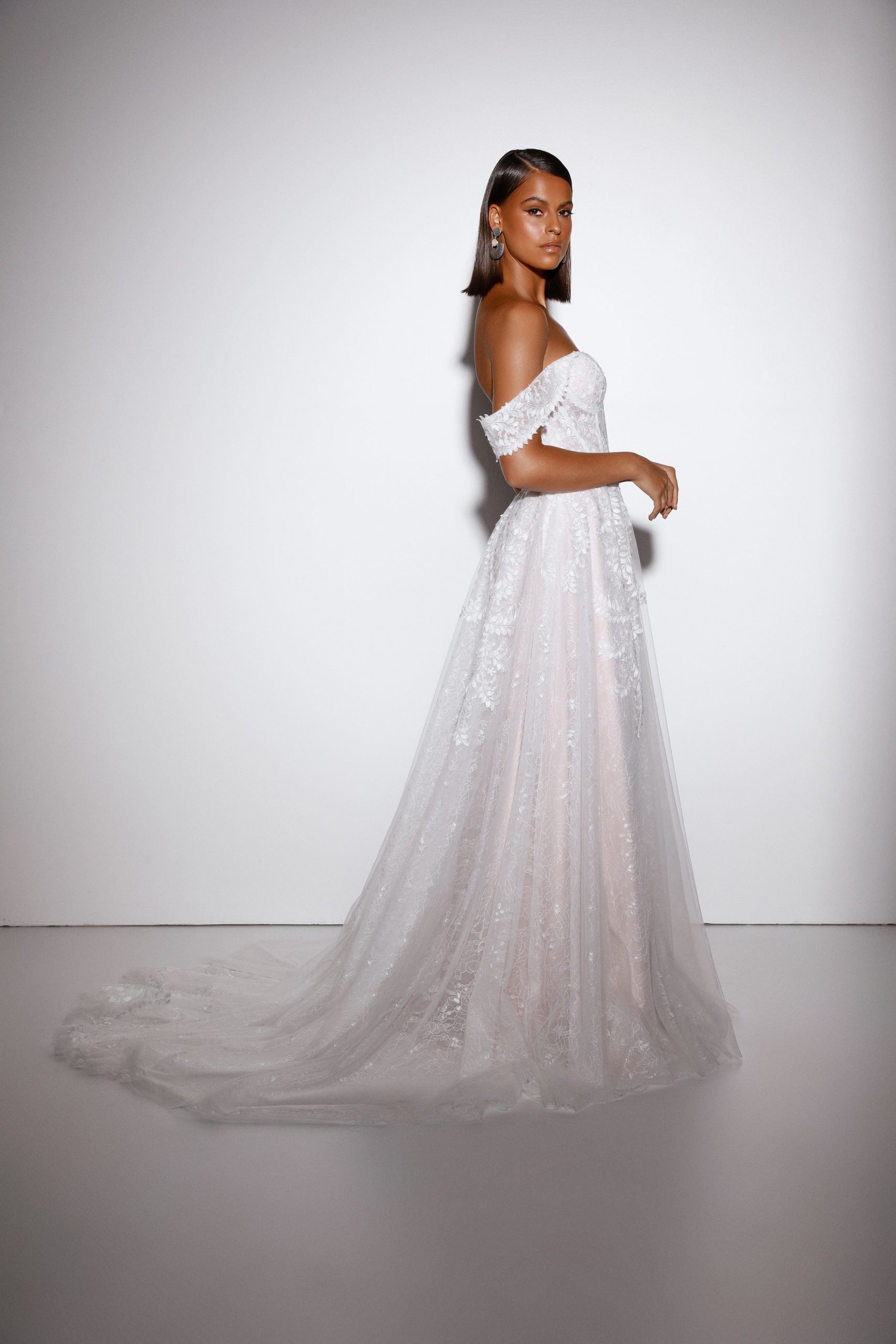 evie young_brautatelier ried_ayla_ey362_brautkleid_vintage prinzessin_softtuell_abnehmbare aermel_ivory-moccha_details_2-min