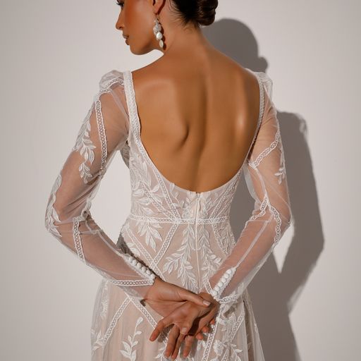 evie young_brautatelier ried_zari_ey370_brautkleid_vintage prinzessin_softtuell_spaghettitraeger_abnehmbare aermel_ivory-sand_details_2-min