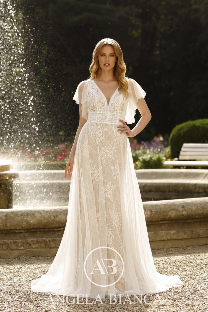 angela bianca_brautatelier ried_1080_brautkleid_vintage_boho_chiffon_all-over-spitze_v-ausschnitt_capp.-ivory_vorne_1-min