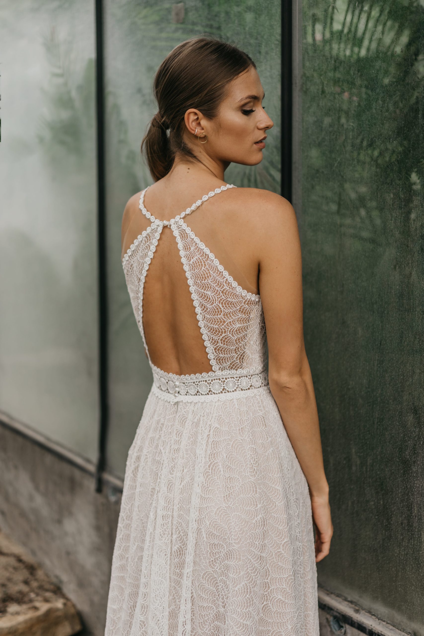 eliana kresa_brautatelier ried_coimbra_brautkleid_romantisch_chiffon_all over spitze_ivory-nude_details_2-min
