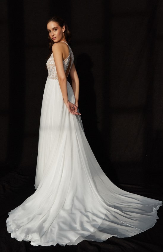 eliana kresa_brautatelier ried_dorio_brautkleid_prinzessin_chiffon_spitze_ivory_rücken_1-min