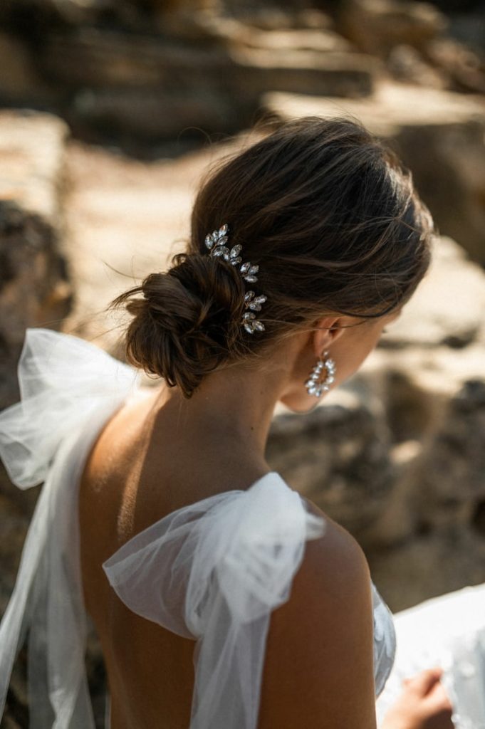 la chia_brautatelier ried_haarnadeln_lola_brautschmuck_silber-strasssteine_details_1-min