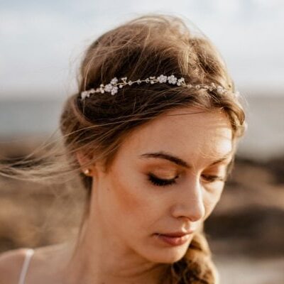 la chia_brautatelier ried_haarschmuck_matilda_brautschmuck_silber-strass_portrait_1-min