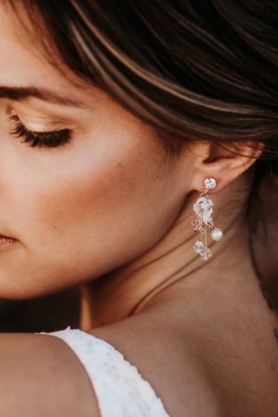la chia_brautatelier ried_ohrringe_daisy_brautschmuck_rose-gold_details_2-min