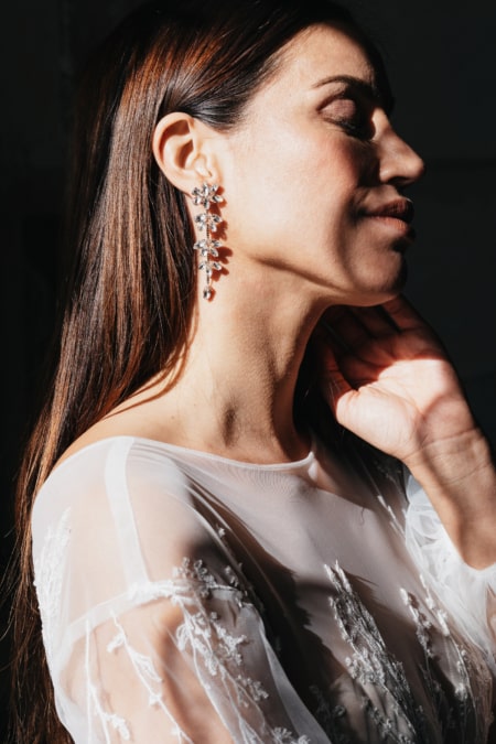 la chia_brautatelier ried_ohrringe_fairy_brautschmuck_silber_portrait_1-min