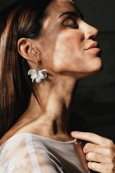 la chia_brautatelier ried_ohrringe_tutti_brautschmuck_silber_portrait_1-min